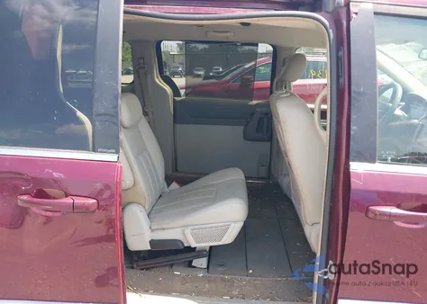 2009 Chrysler Town & Country Touring z USA, uszkodzony, nr VIN 2A8HR54X69R629397